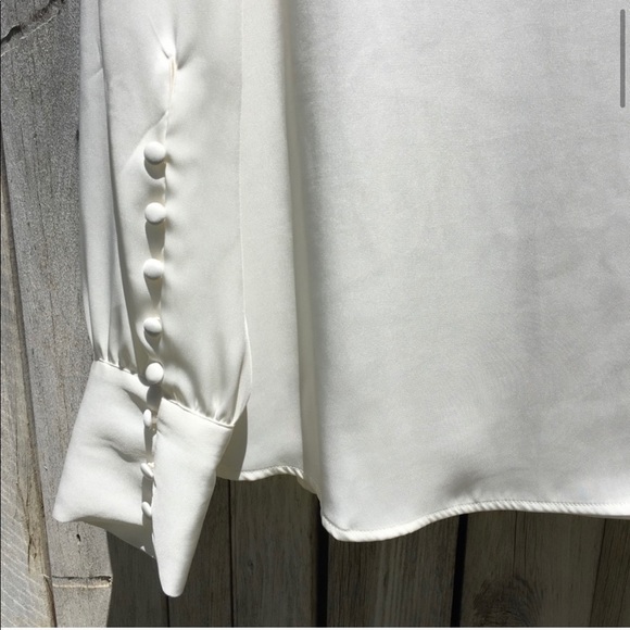 NWT Express Button Cuff Blouse Ivory M - Picture 3 of 4